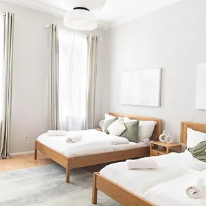 Spacious Apartment, 3 Min To U1 Reumannplatz Apartment Vienna